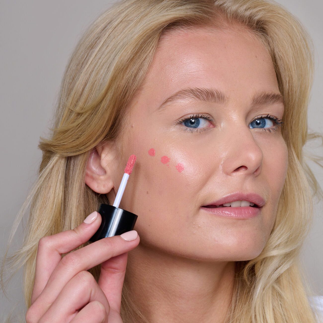 Mii Cheek Veil Liquid Blush - Paradise 04 Mid-toned rosy pink